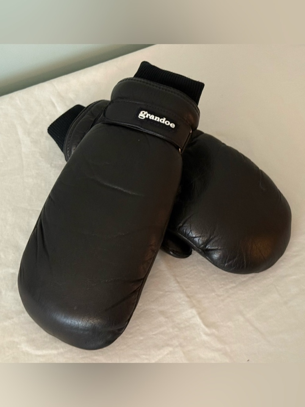 Grandoe Vintage Women’s Black Leather Ski Snowboard Mittens Sz M, EXCELLENT!
